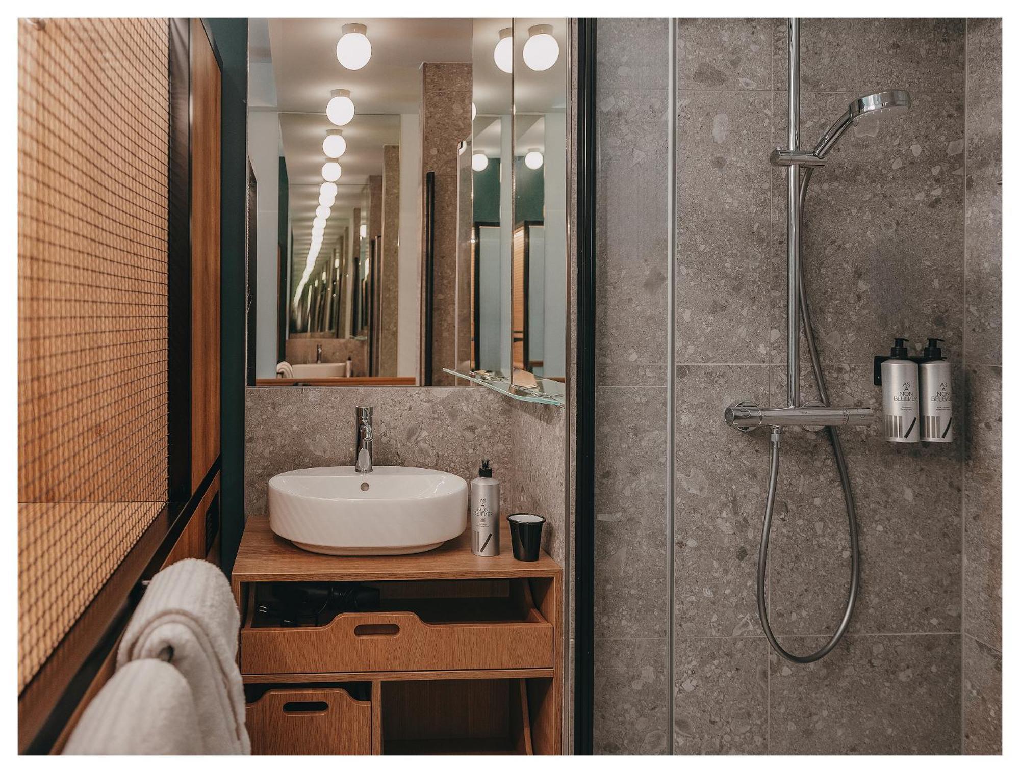 1.75 Paris Le Charme Hotel ภายนอก รูปภาพ